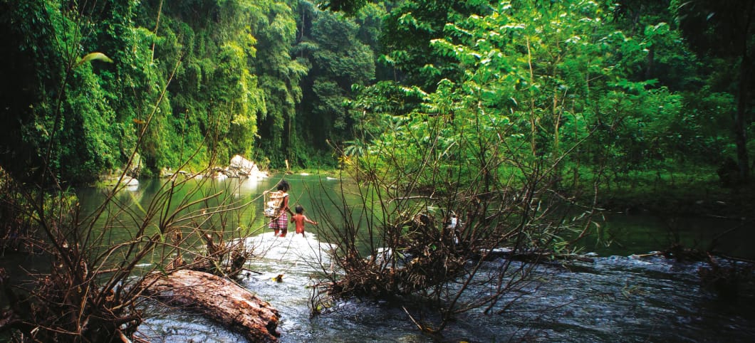Die Bewohner des Bergdorfes Kalakuasan müssen den Fluss Tanabag überqueren, um vom Tiefland in ihr Dorf zu gelangen